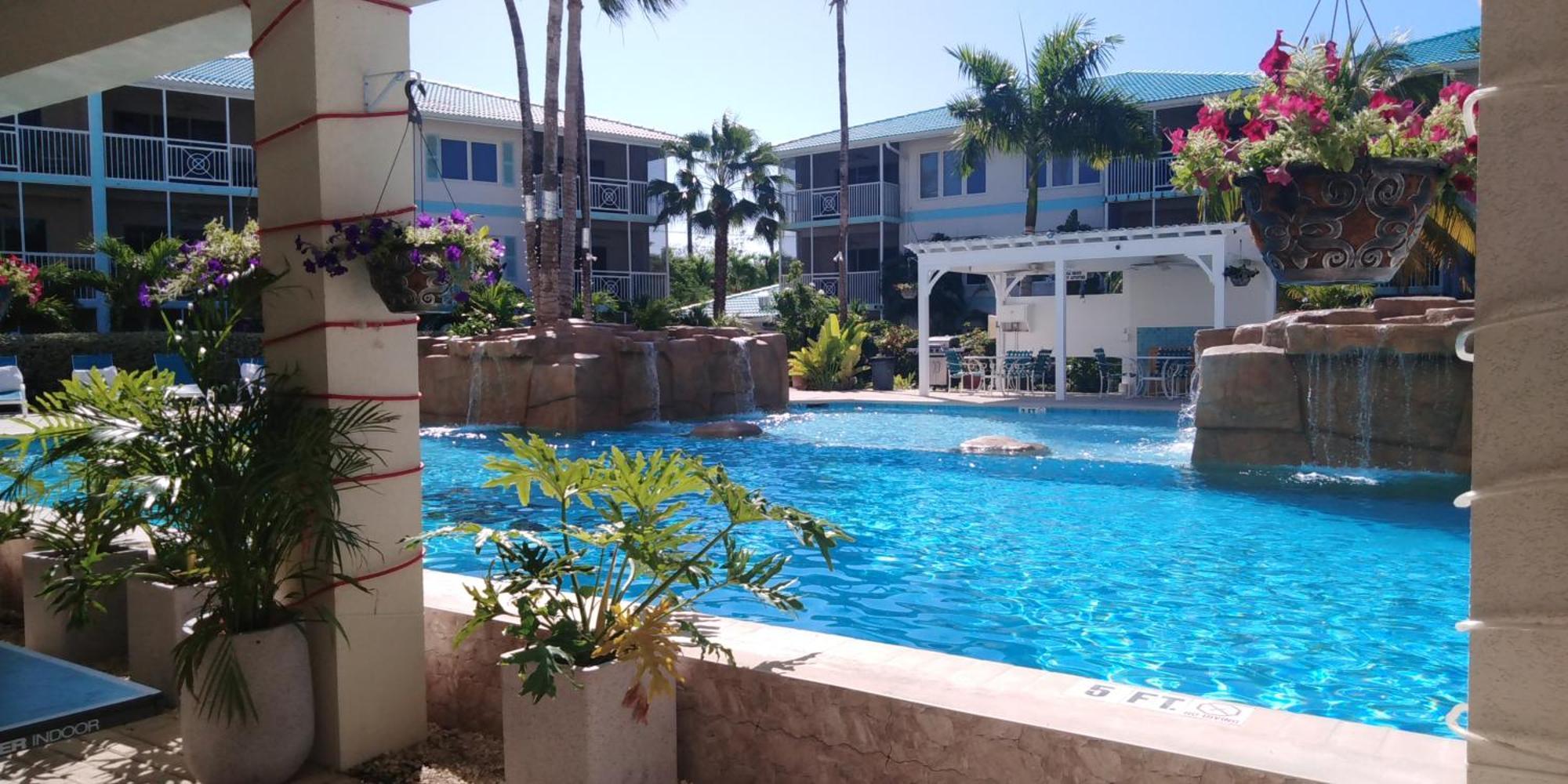 Seven Mile Beach Resort ジョージ・タウン エクステリア 写真