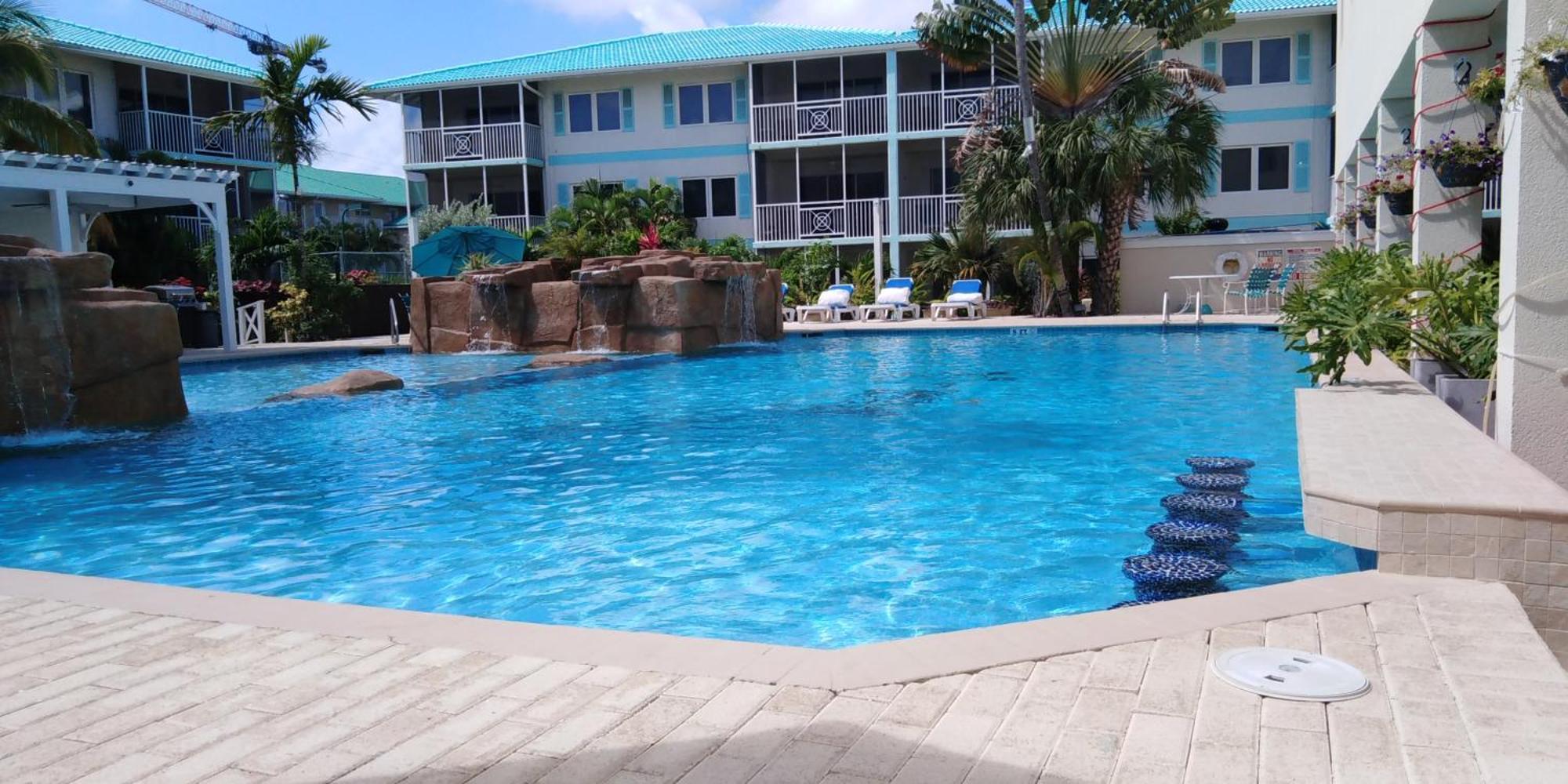 Seven Mile Beach Resort ジョージ・タウン エクステリア 写真