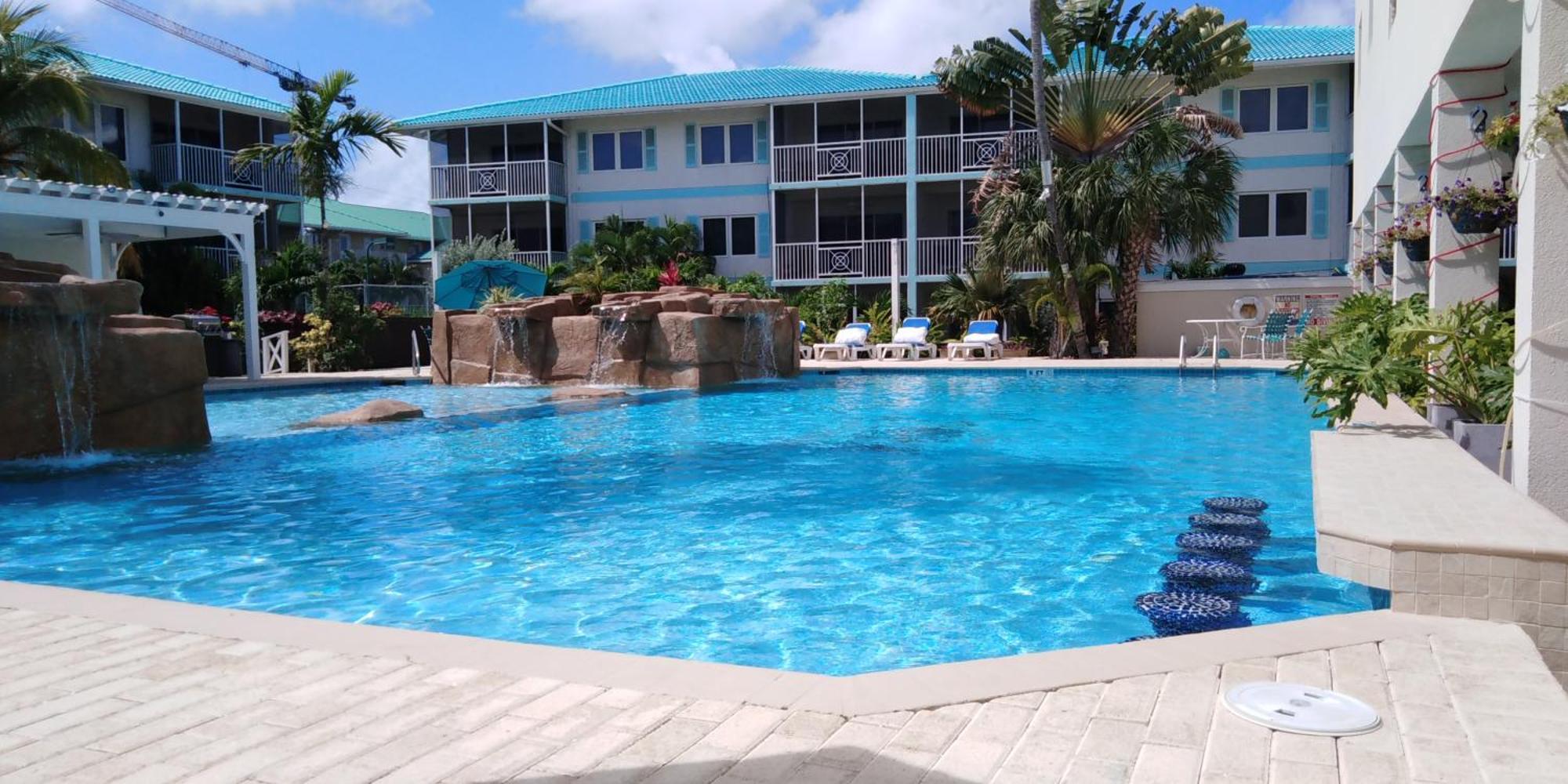 Seven Mile Beach Resort ジョージ・タウン エクステリア 写真