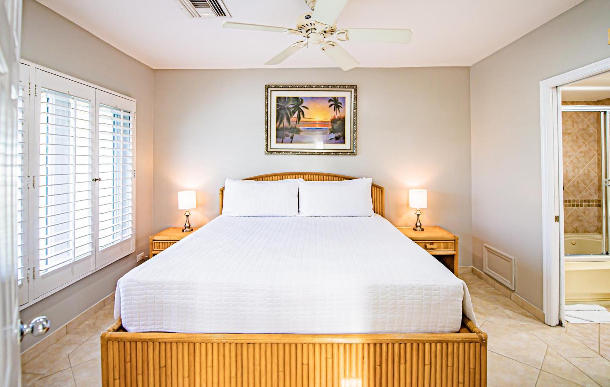 Seven Mile Beach Resort ジョージ・タウン エクステリア 写真