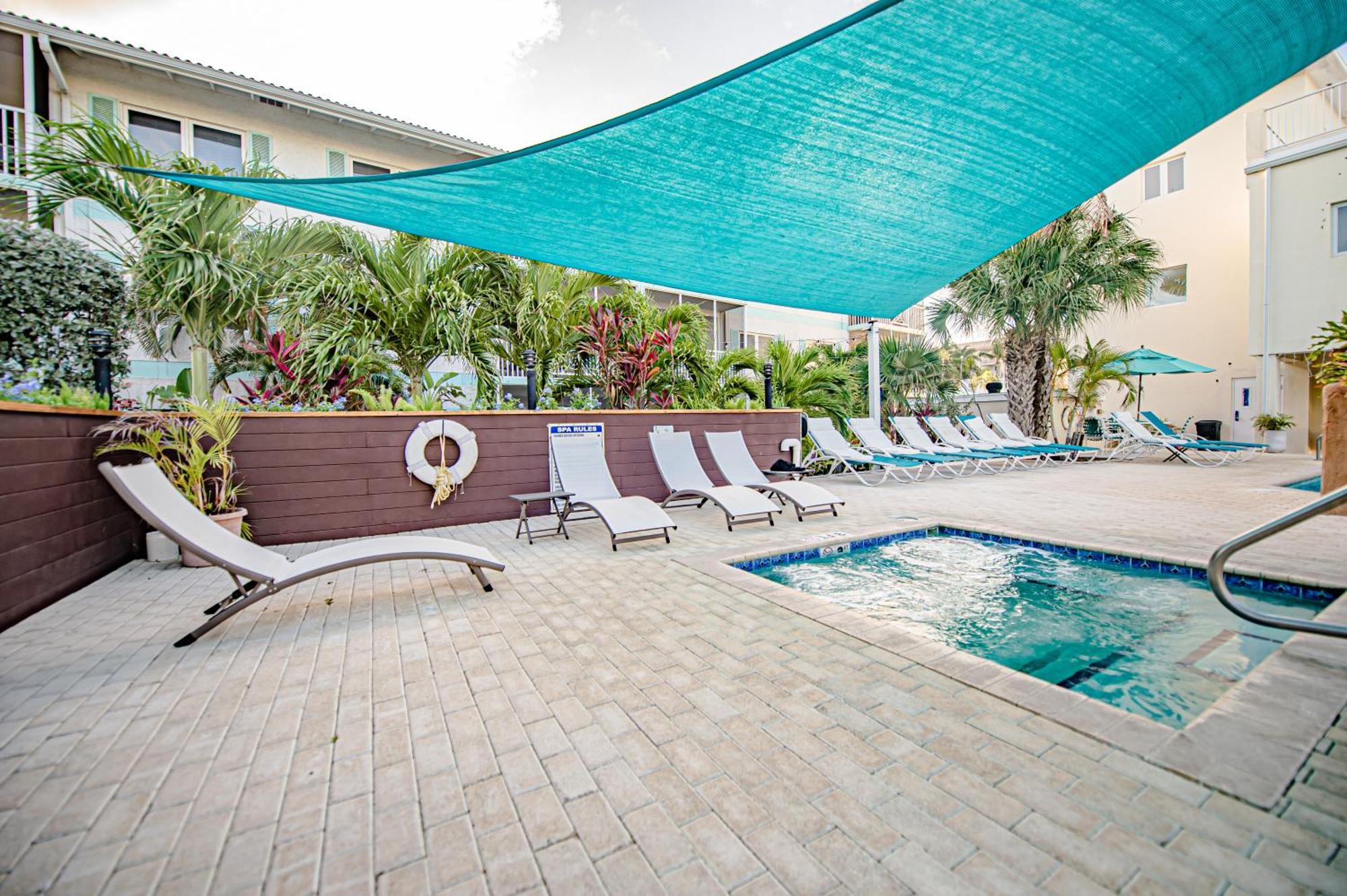 Seven Mile Beach Resort ジョージ・タウン エクステリア 写真