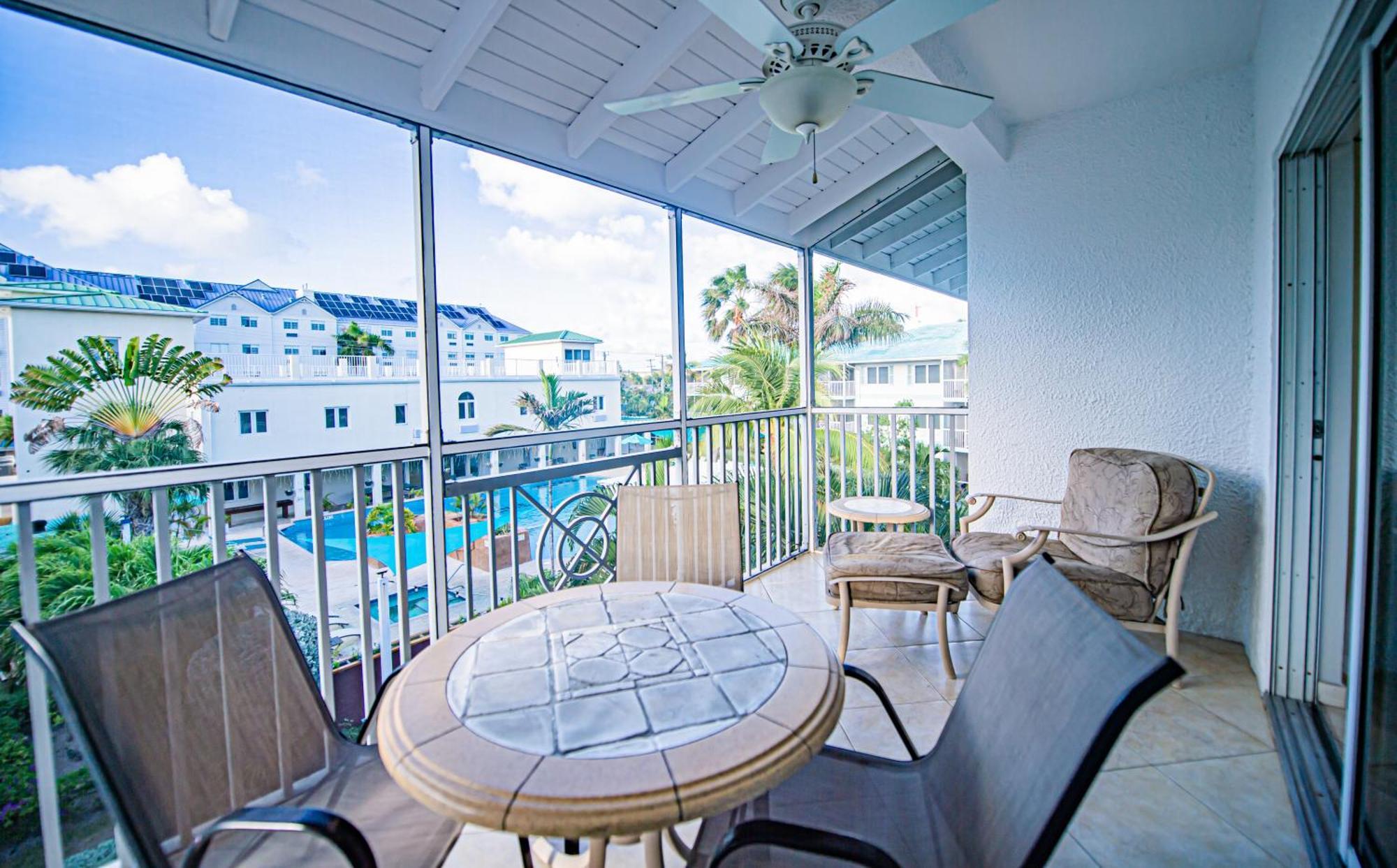 Seven Mile Beach Resort ジョージ・タウン エクステリア 写真