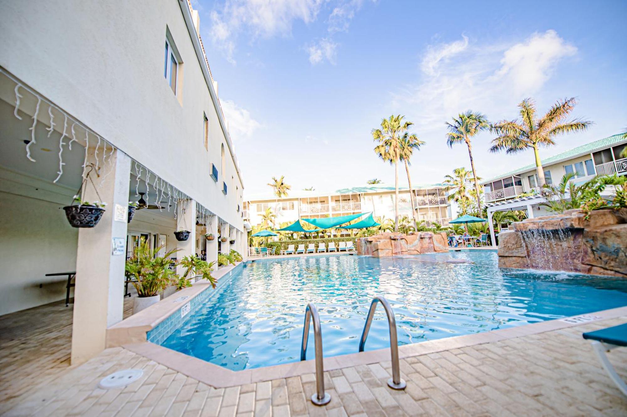 Seven Mile Beach Resort ジョージ・タウン エクステリア 写真