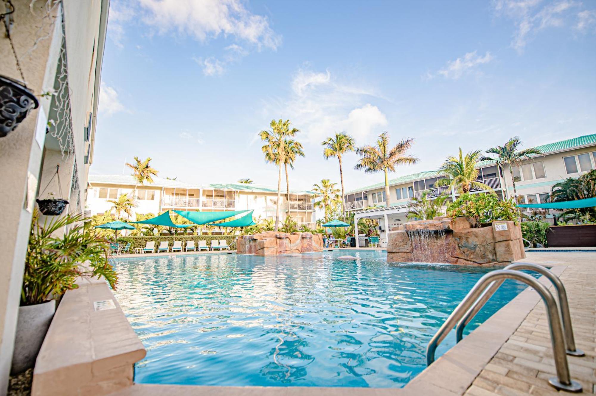 Seven Mile Beach Resort ジョージ・タウン エクステリア 写真