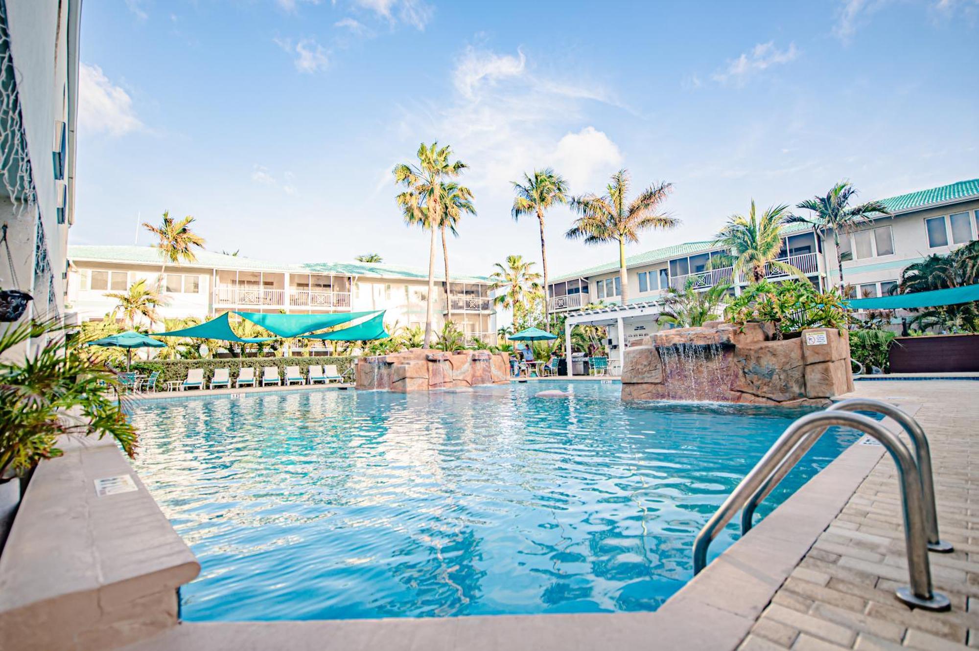 Seven Mile Beach Resort ジョージ・タウン エクステリア 写真