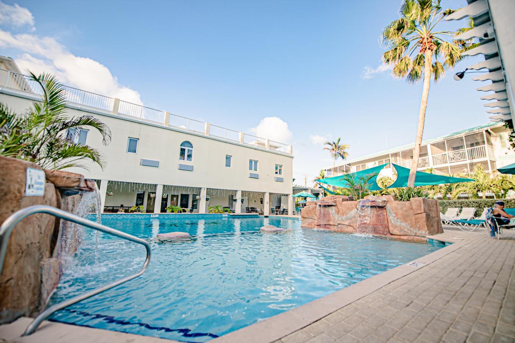 Seven Mile Beach Resort ジョージ・タウン エクステリア 写真