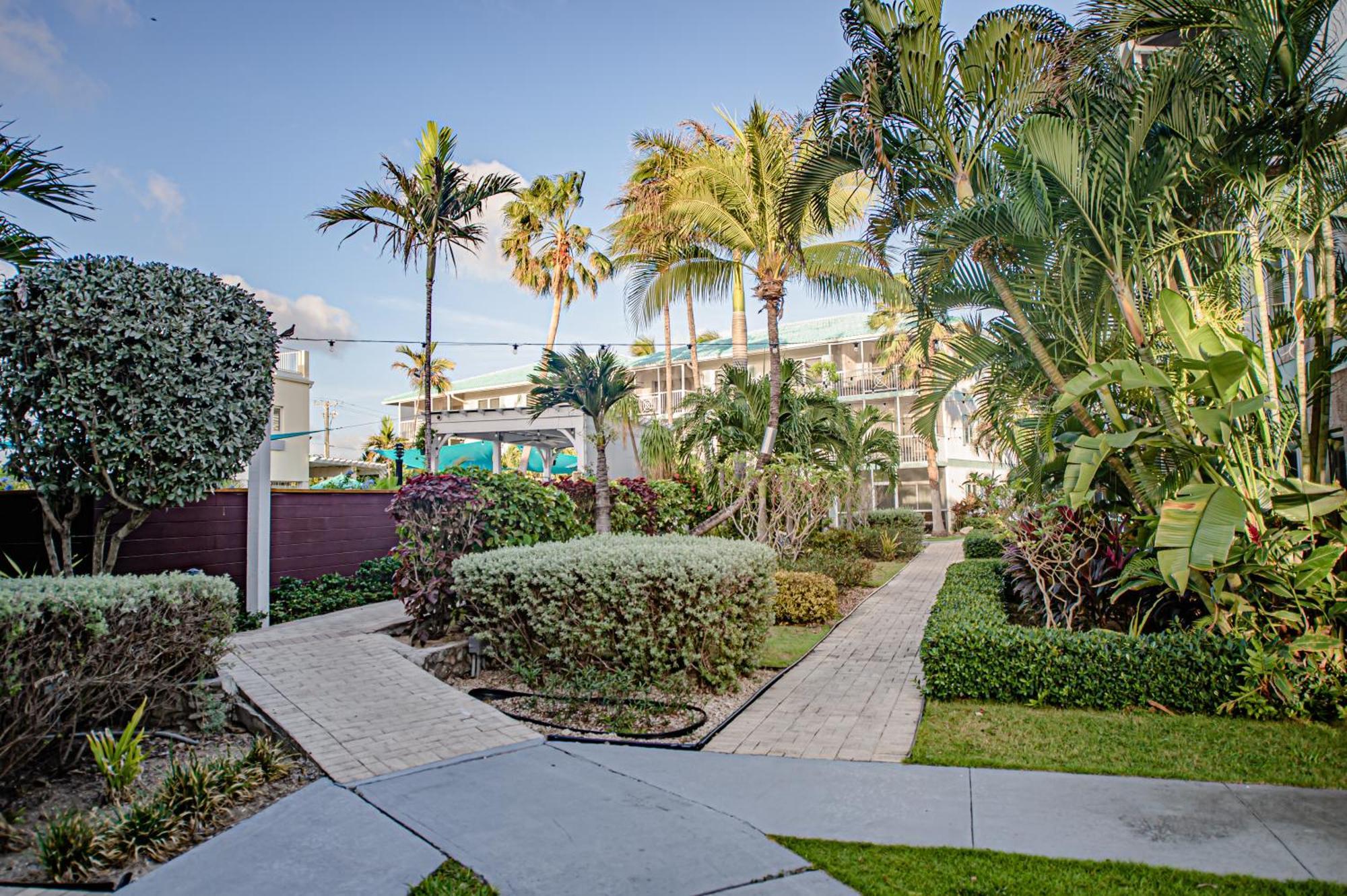 Seven Mile Beach Resort ジョージ・タウン エクステリア 写真