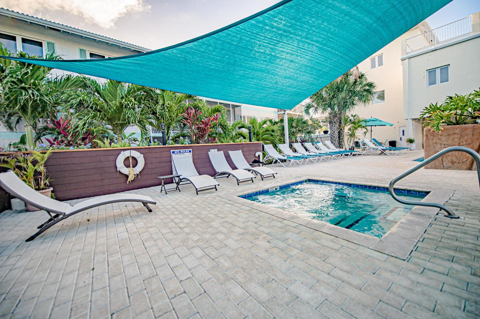 Seven Mile Beach Resort ジョージ・タウン エクステリア 写真