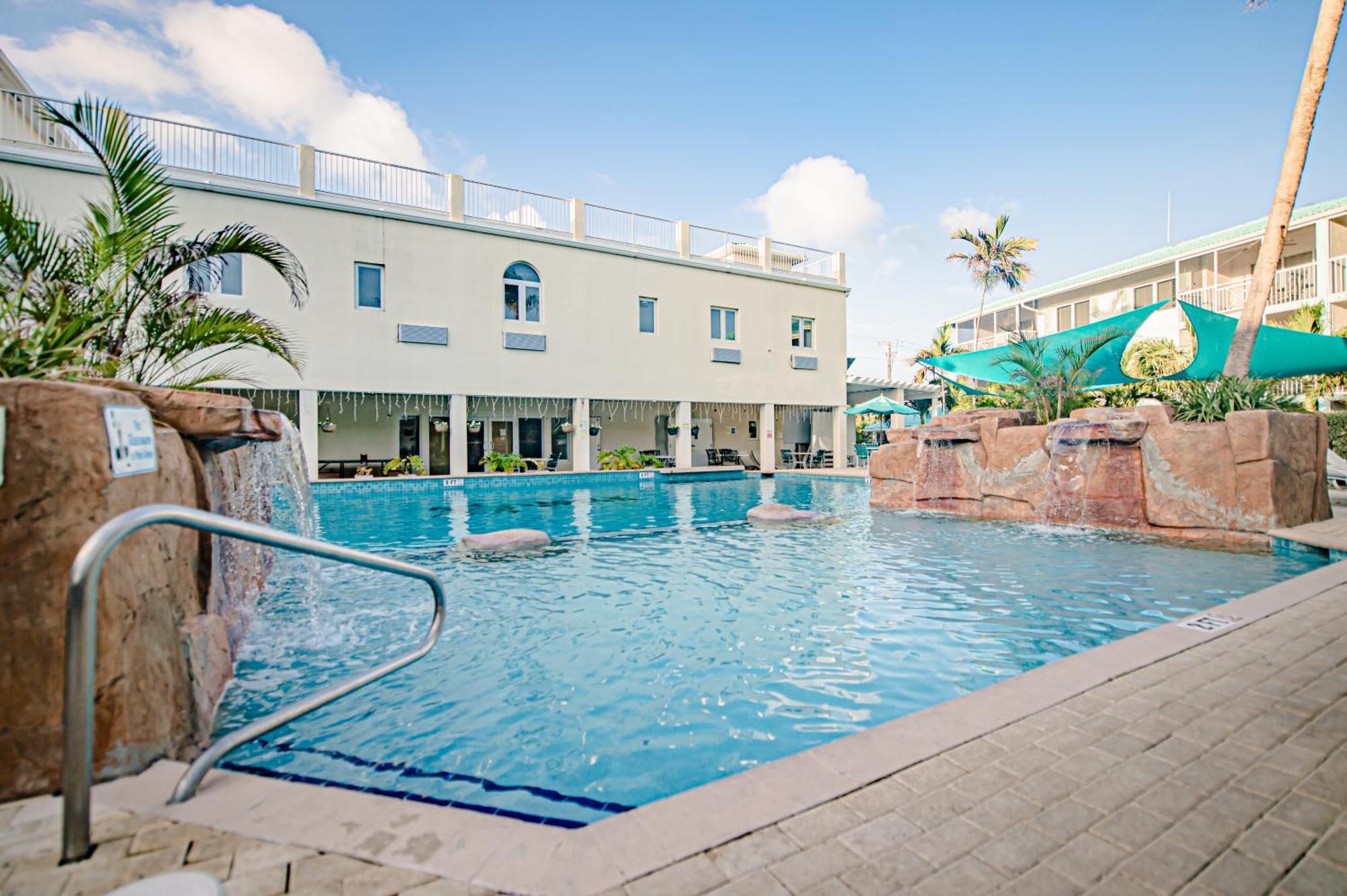 Seven Mile Beach Resort ジョージ・タウン エクステリア 写真