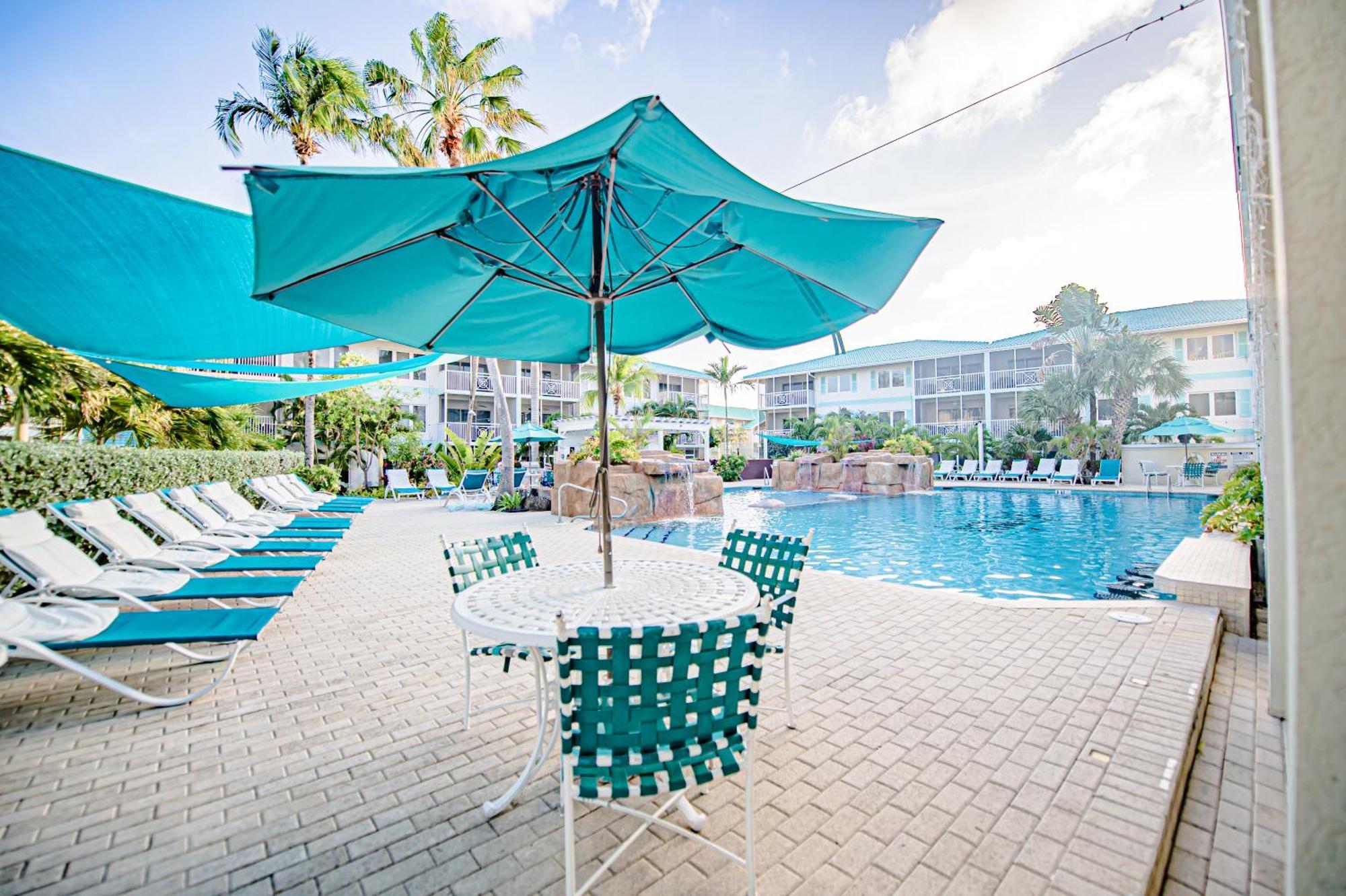 Seven Mile Beach Resort ジョージ・タウン エクステリア 写真