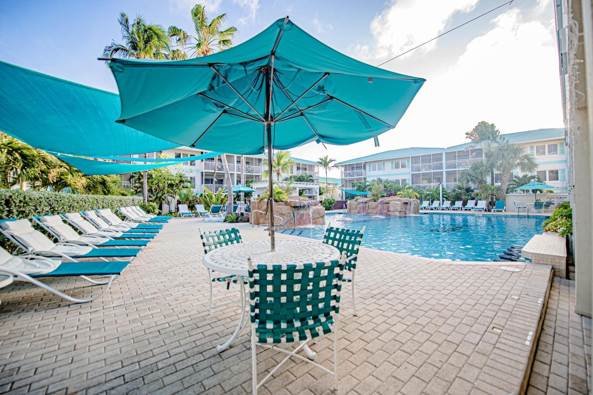 Seven Mile Beach Resort ジョージ・タウン エクステリア 写真