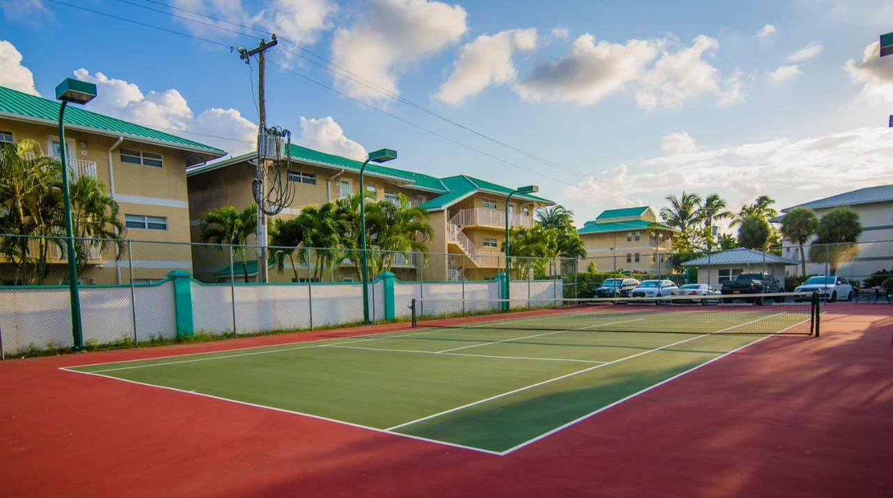 Seven Mile Beach Resort ジョージ・タウン エクステリア 写真