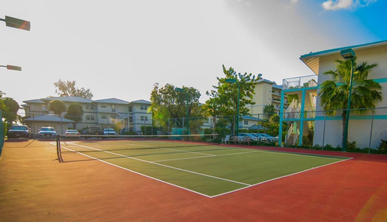 Seven Mile Beach Resort ジョージ・タウン エクステリア 写真
