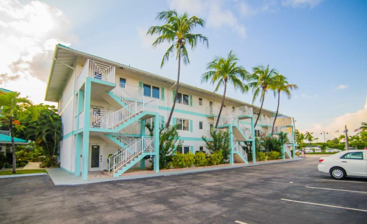 Seven Mile Beach Resort ジョージ・タウン エクステリア 写真
