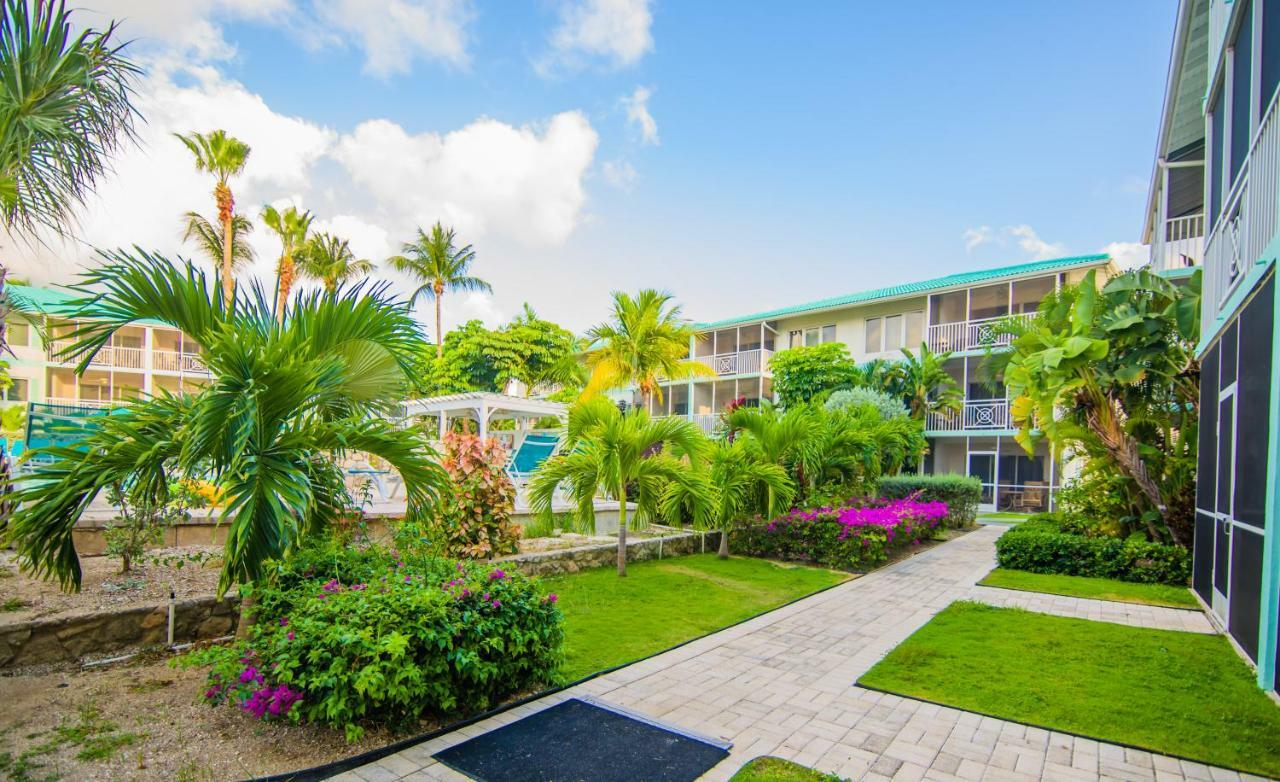 Seven Mile Beach Resort ジョージ・タウン エクステリア 写真